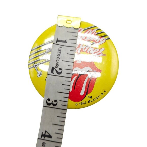 The Rolling Stones Lips Tongue Yellow Red Brooch Pin (J) - Picture 4 of 4